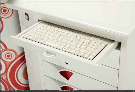 Tablette pour clavier avec ouverture manuelle