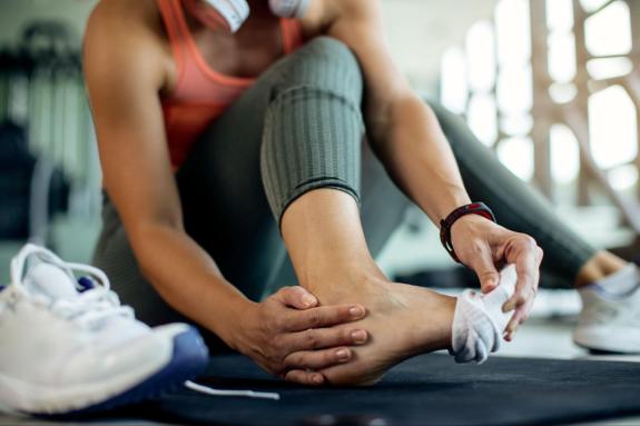 Comment bien quiper un cabinet de podologie pour les soins des sportifs ?